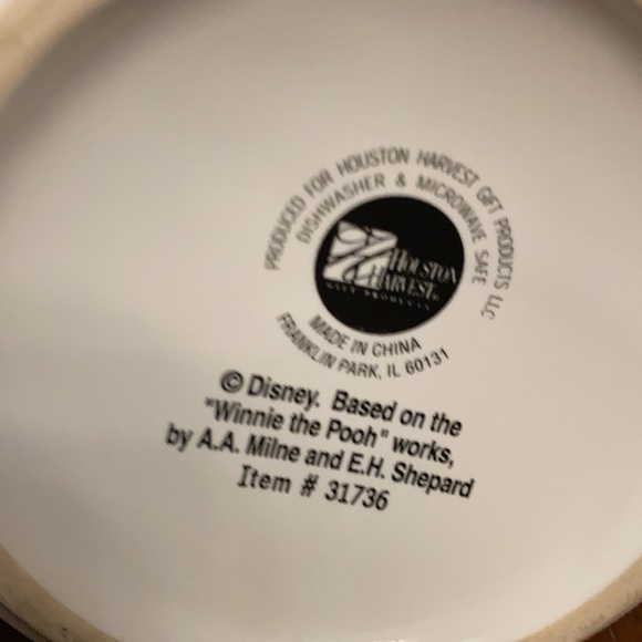 2 Vintage Winnie the Pooh mugs. Both say item 31736; but 1 is a smidge taller. - Picture 4 of 4